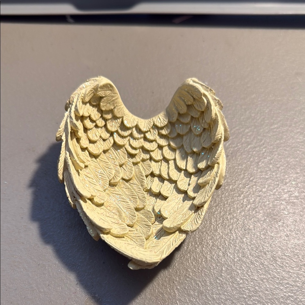 Cream Feathered Heart Brooch